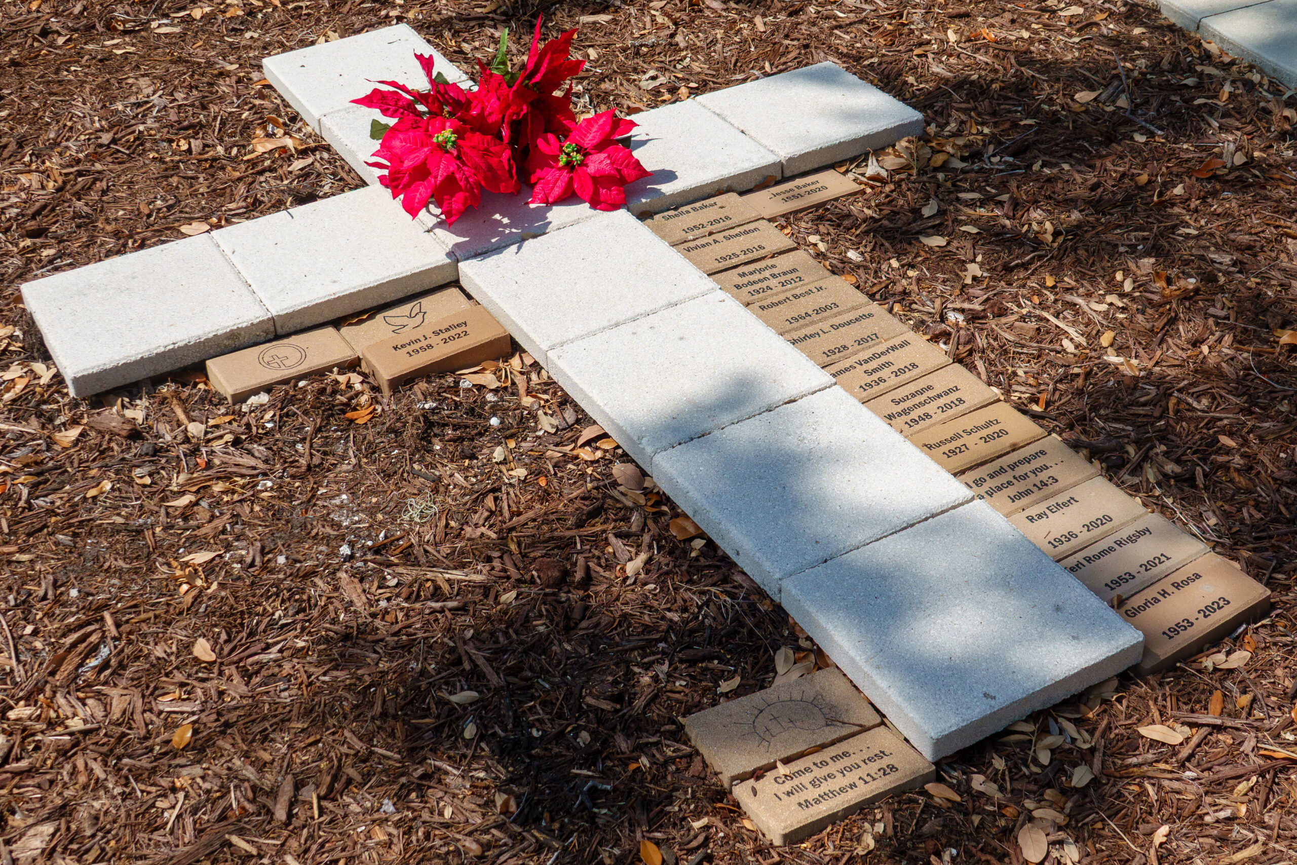 _DSC2185 The memorial Cross
