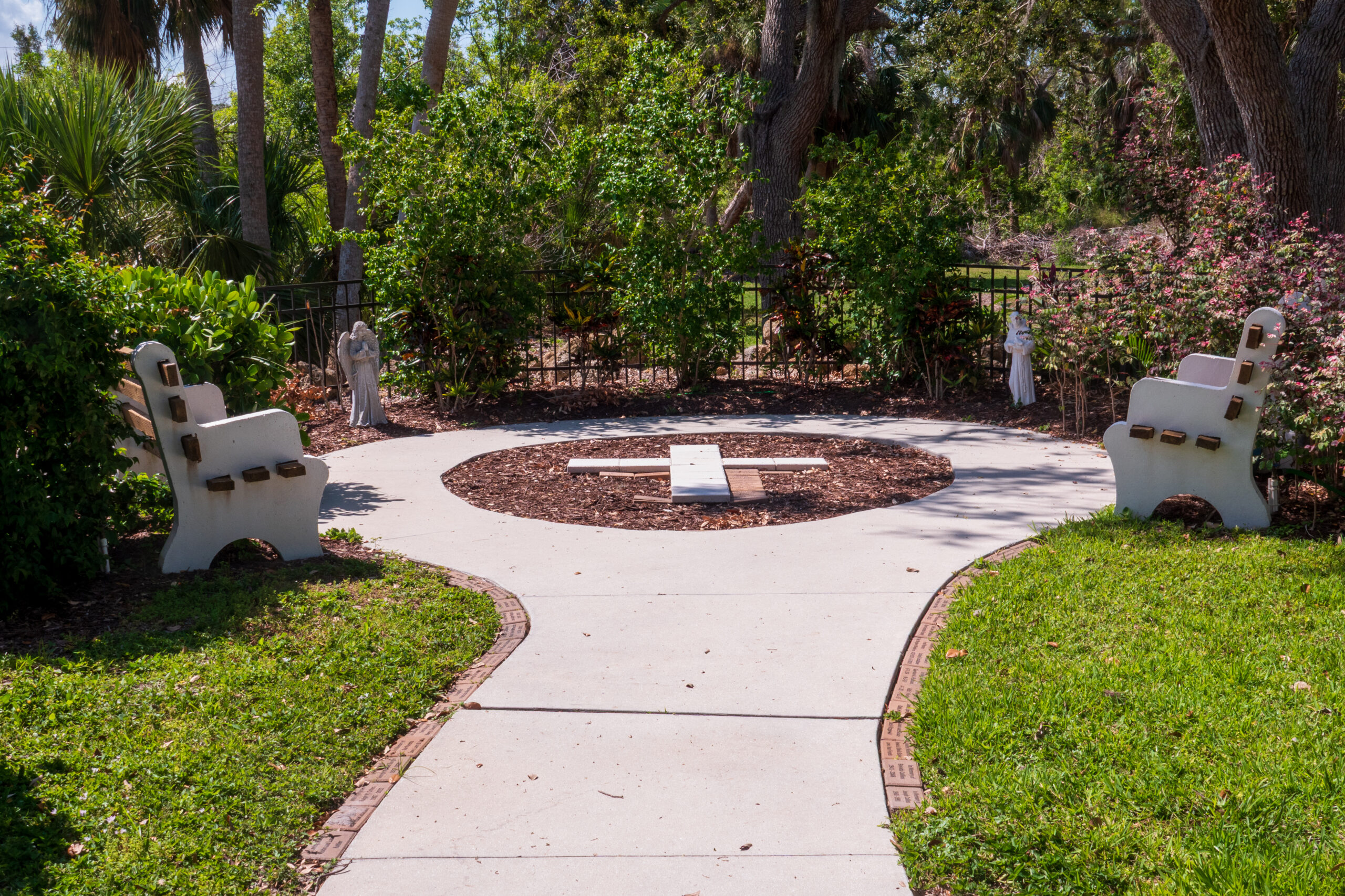 MEMORIAL gARDEN 2025 the garden at 551 Rotonda Blvd West